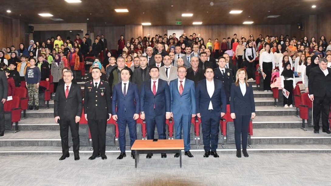 18 Mart Çanakkale Zaferi ve Şehitleri Anma Gününün 109. Yıl Dönümü Programı Gazikemal İlkokulu konferans salonunda gerçekleştirildi. 