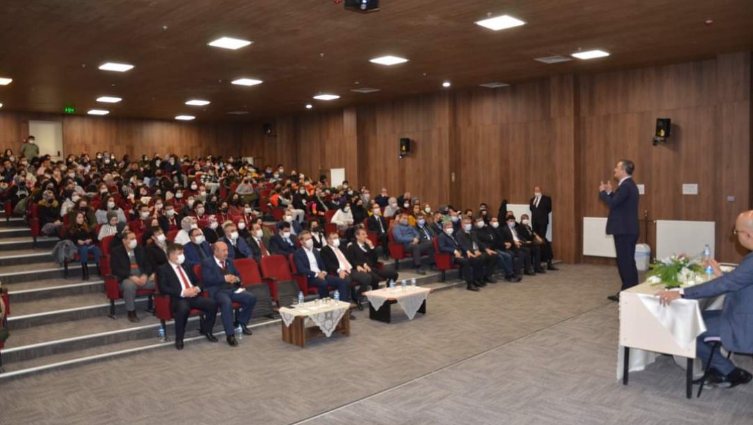 Prof. Dr. Ali Osman Öztürk ve Etibor İşletmeleri Genel  Müdürü Serkan Keleşer 'Kariyer Günleri Programı'nda Öğrencilerimizle Buluştu